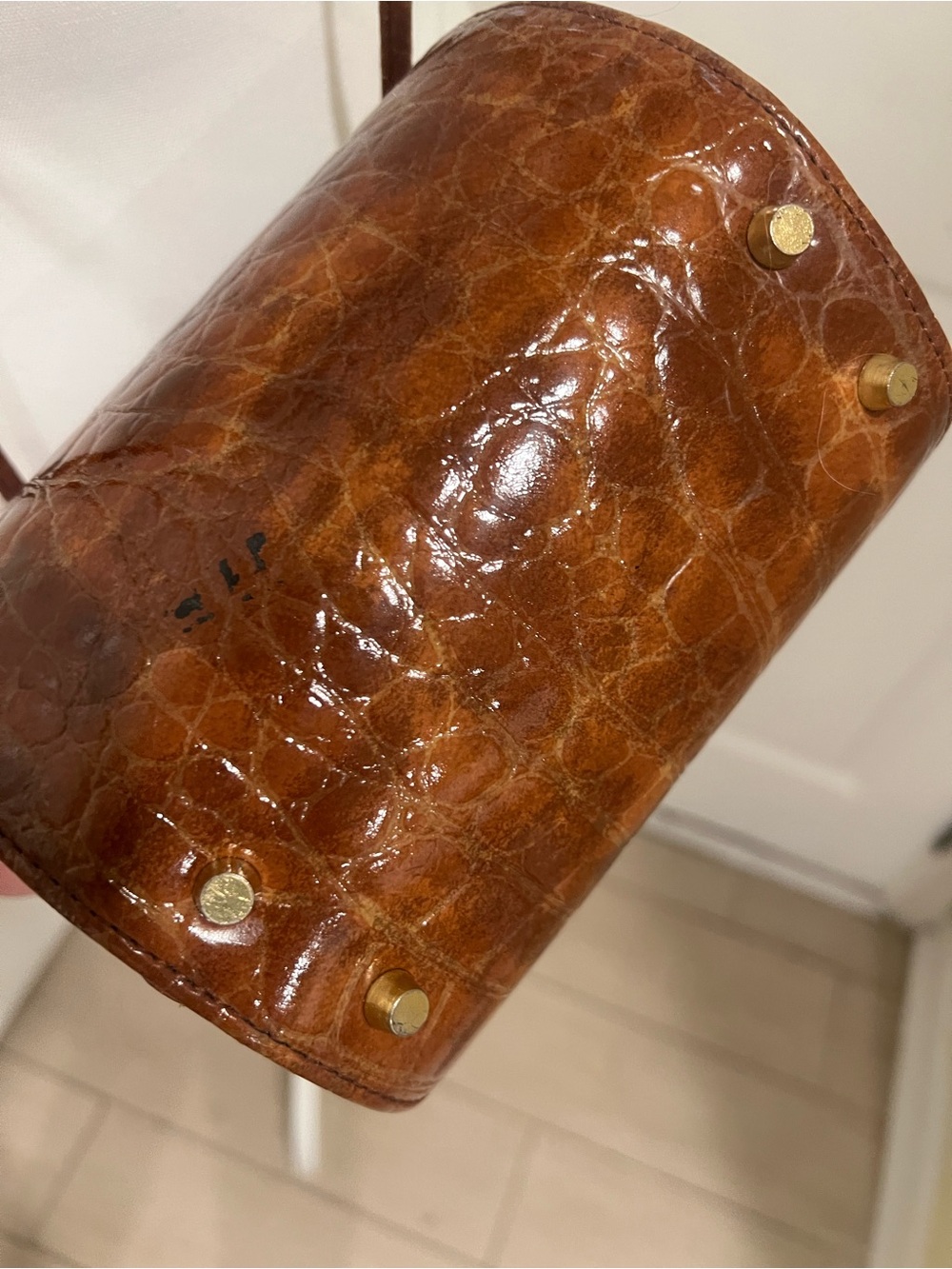 Vintage 1950’s 1960’s Brown Leather Croc-Embossed Barrel Purse adjustable strap - Picture 9 of 13